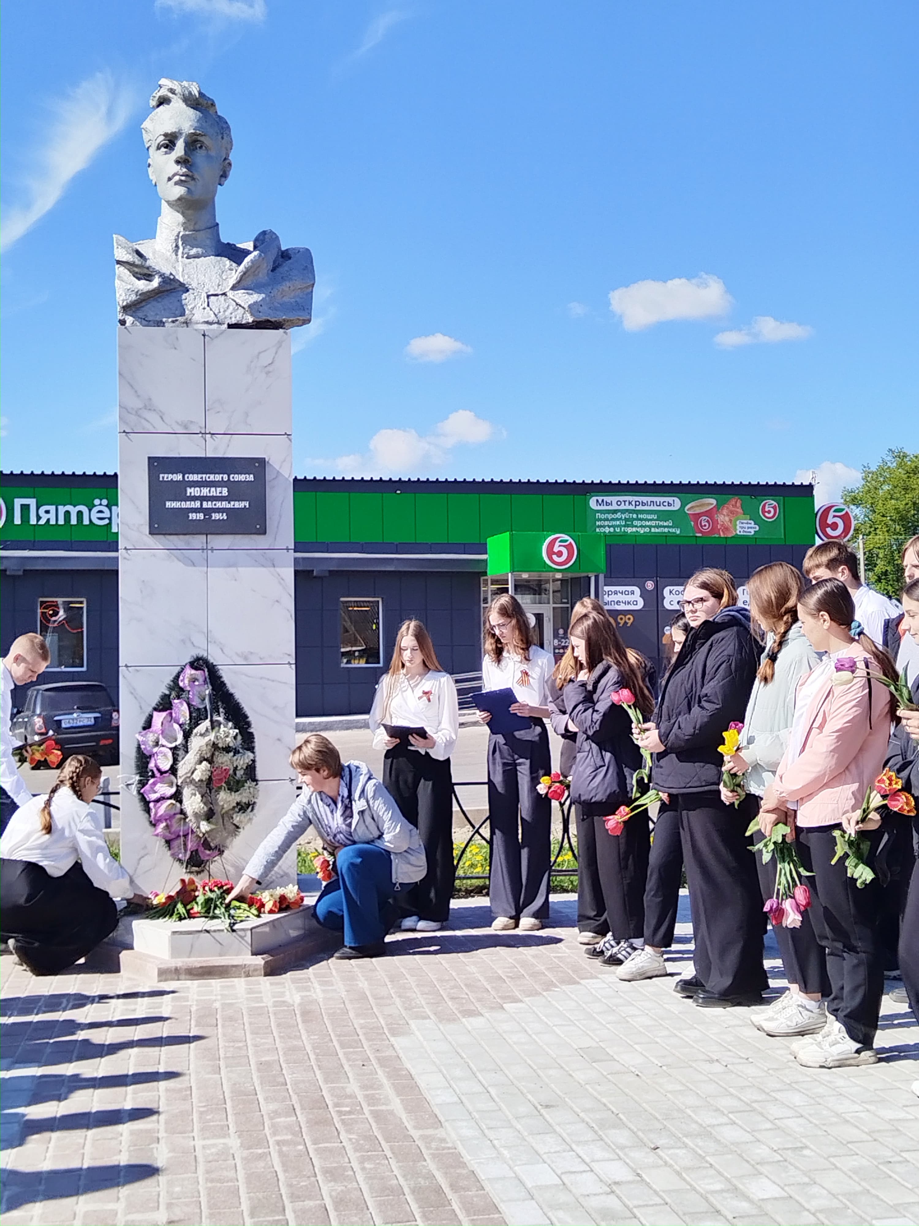 Митинг у памятника Герою Советского Союза Н.В. Можаеву.